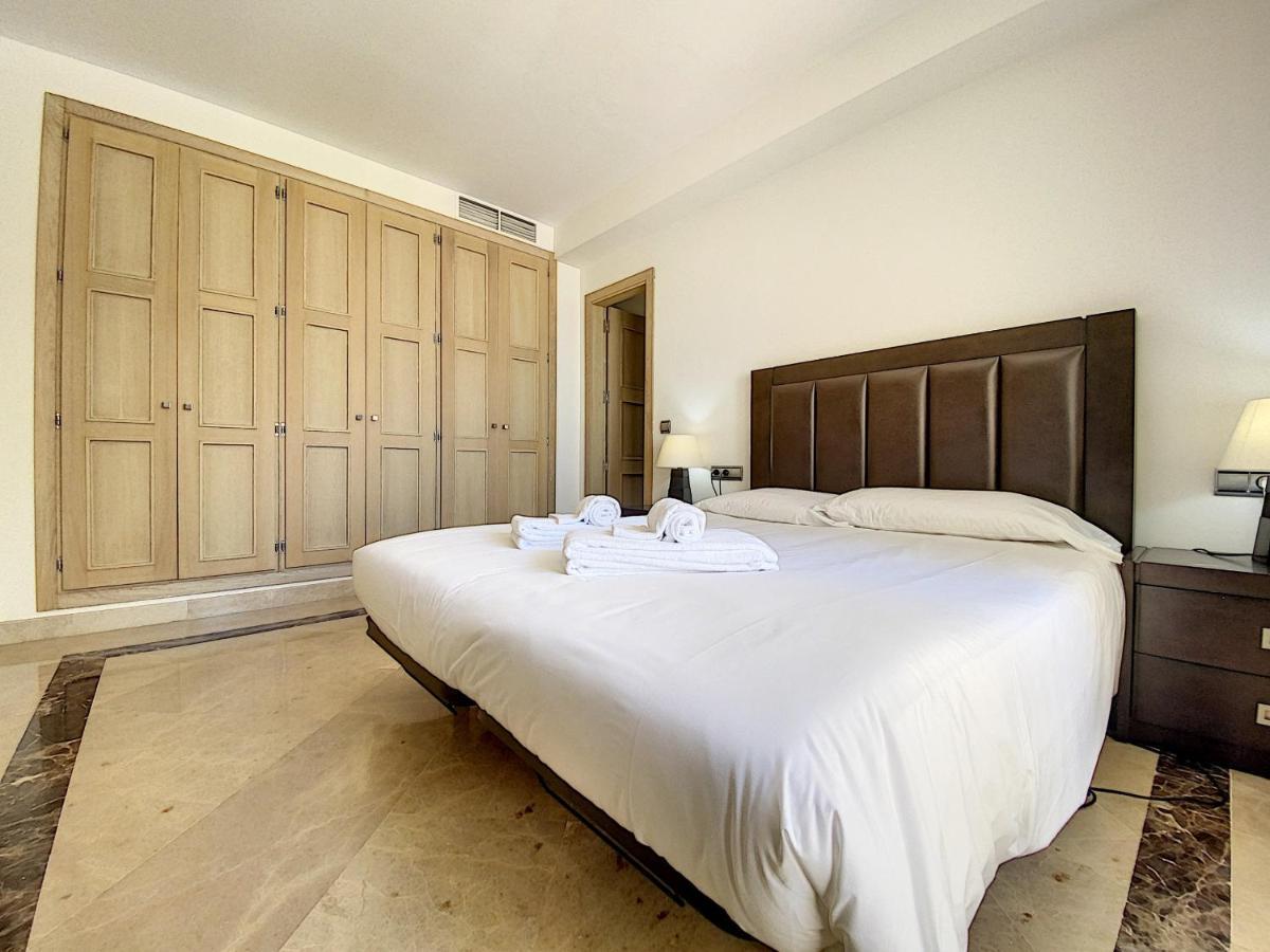 Lovely With Pool & Sea Views - Marina Del Castillo 2129 Manilva