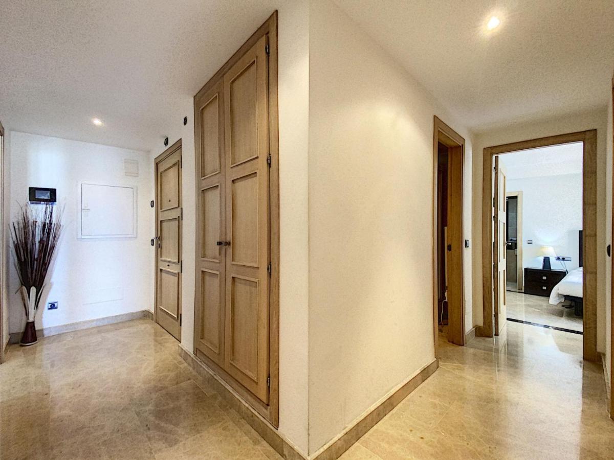 Lovely With Pool & Sea Views - Marina Del Castillo 2129 Manilva