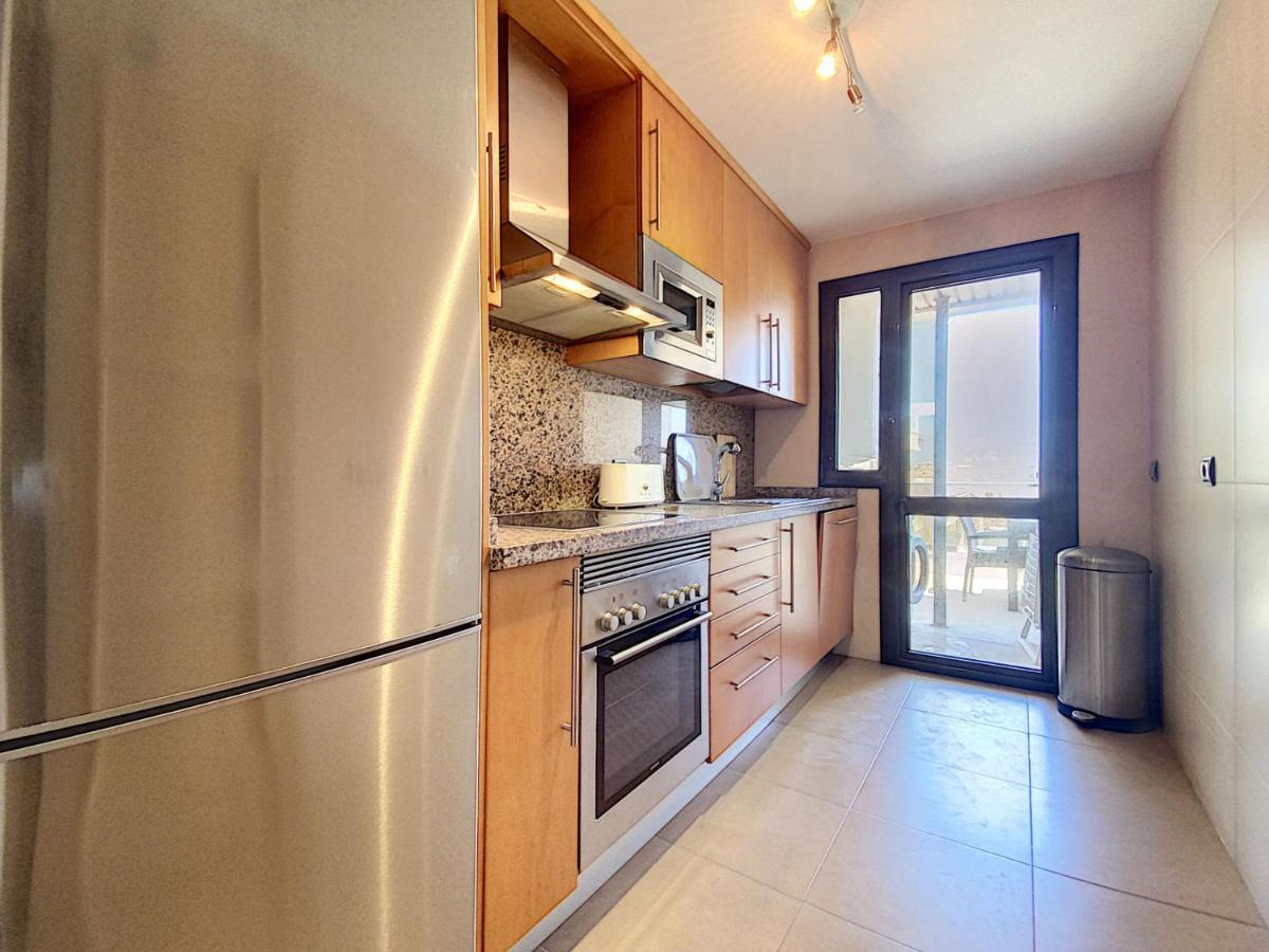 Lovely With Pool & Sea Views - Marina Del Castillo 2129 Manilva