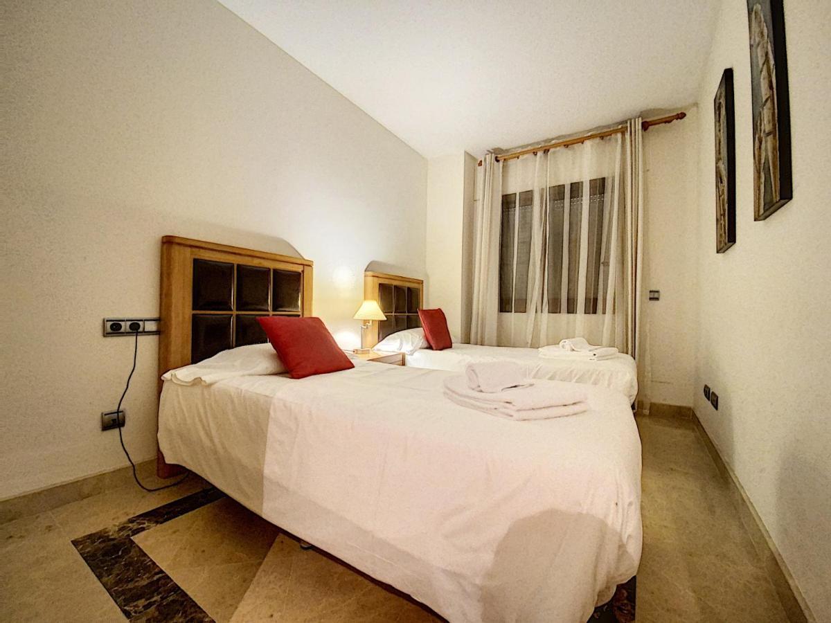 Apartamento Lovely With Pool & Sea Views - Marina Del Castillo 2129 Manilva